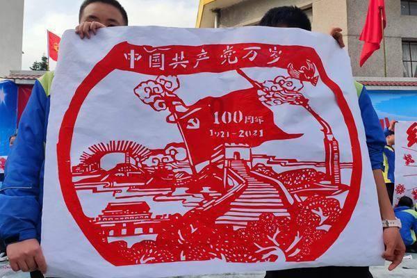 窨井盖用竹签代替钢筋?重庆秀山官方:已介入调查